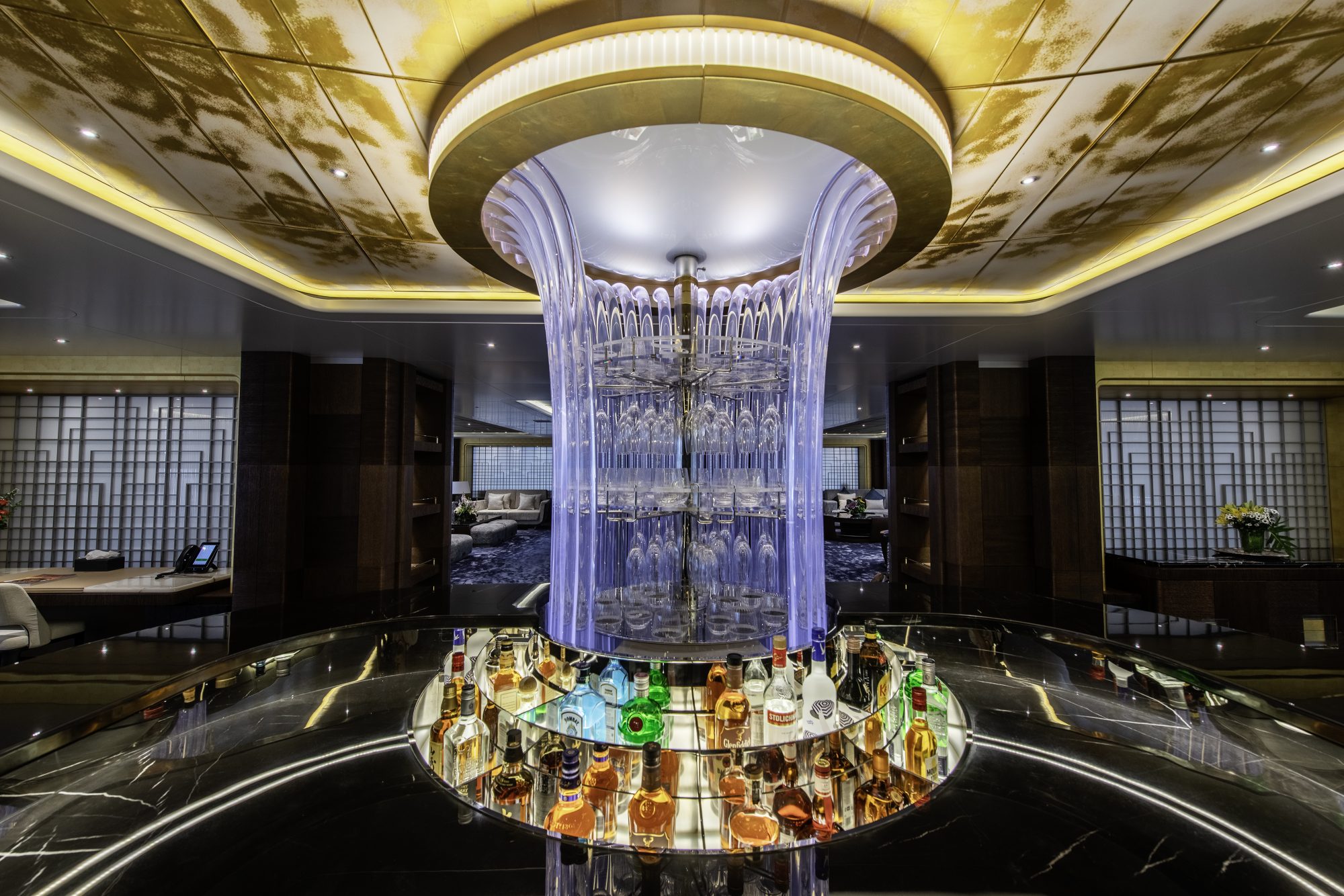 10 – Maindeck Bar art deco light feature