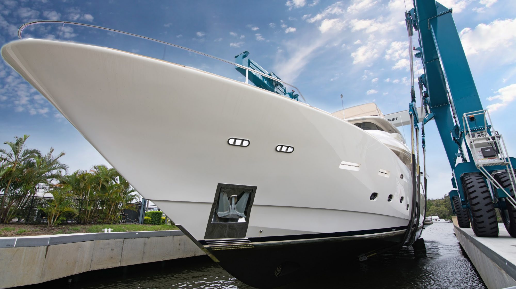 32m Ferretti 300 tonne lift The Boat Works