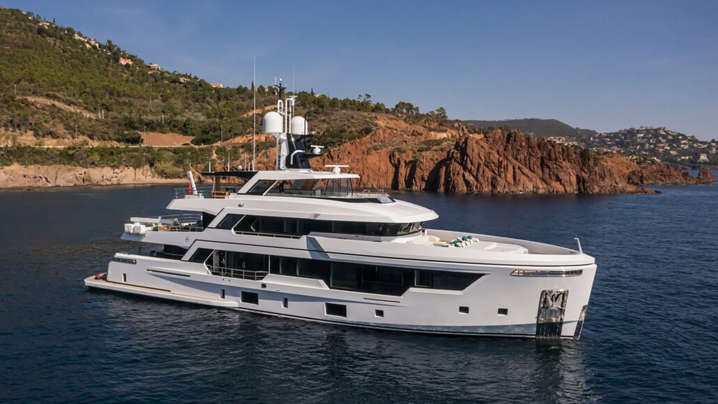 38m Rosetti Motor Yacht EMOCEAN Sold by Yachtsmen International